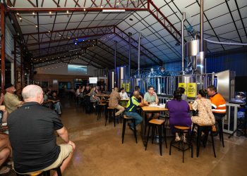 Gladstone Community Gathers to Discuss Renewable Energy Future
