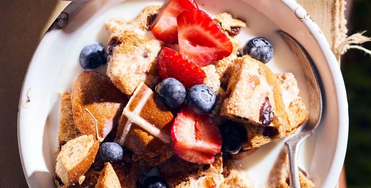 5-Ingredient Hot Cross Bun Cereal Recipe 