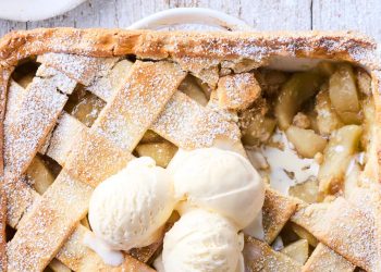 Deep-Dish spiced apple pie 